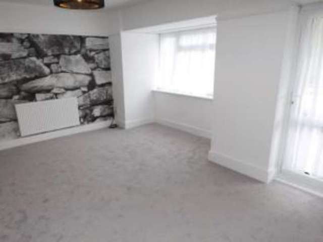  Image of 3 bedroom Maisonette for sale in Prestwick Road Watford WD19 at Watford Hertfordshire South Oxhey, WD19 6UT