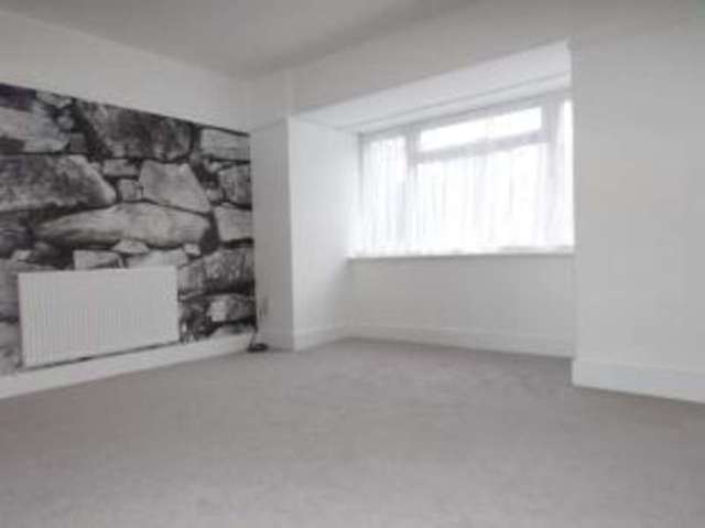  Image of 3 bedroom Maisonette for sale in Prestwick Road Watford WD19 at Watford Hertfordshire South Oxhey, WD19 6UT