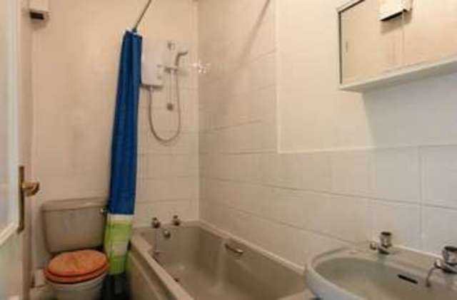  Image of 1 bedroom Flat to rent in Princess Victoria Street Clifton Bristol BS8 at Princess Victoria Street Clifton Bristol, BS8 4DD