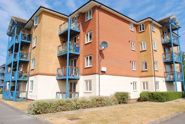  Image of 2 bedroom Flat for sale in Quayside Road Southampton SO18 at Quayside Road  Southampton, SO18 1EP