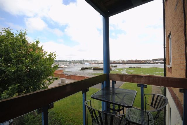  Image of 2 bedroom Flat for sale in Quayside Road Southampton SO18 at Quayside Road  Southampton, SO18 1EP
