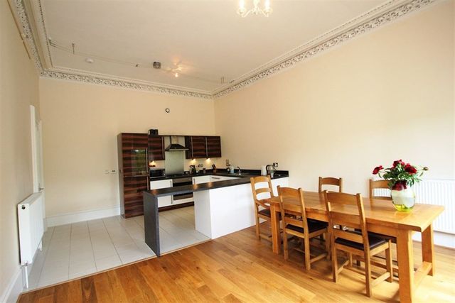  Image of 4 bedroom Flat to rent in Queens Drive Glasgow G42 at Queens Park Glasgow Glasgow, G42 8BW