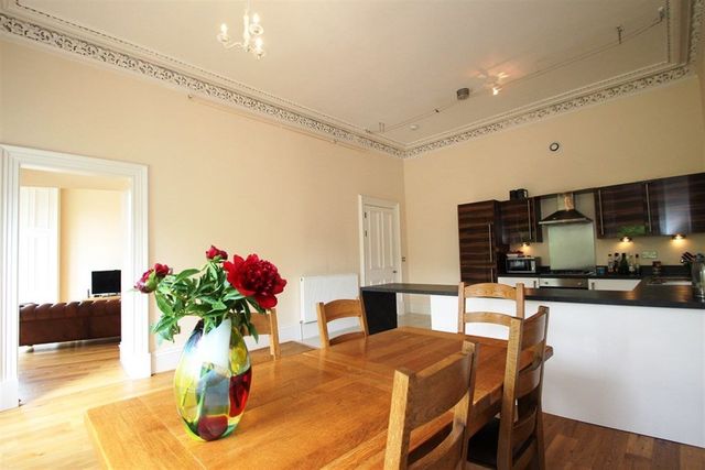  Image of 4 bedroom Flat to rent in Queens Drive Glasgow G42 at Queens Park Glasgow Glasgow, G42 8BW