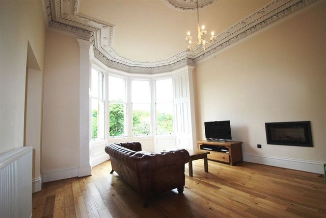  Image of 4 bedroom Flat to rent in Queens Drive Glasgow G42 at Queens Park Glasgow Glasgow, G42 8BW