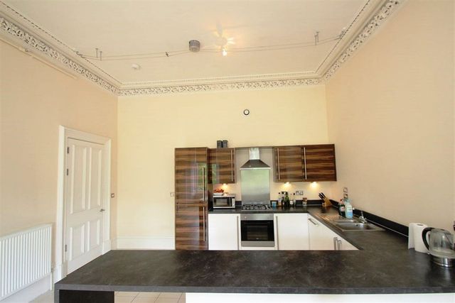  Image of 4 bedroom Flat to rent in Queens Drive Glasgow G42 at Queens Park Glasgow Glasgow, G42 8BW
