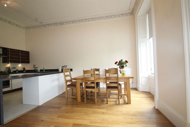 Image of 4 bedroom Flat to rent in Queens Drive Glasgow G42 at Queens Park Glasgow Glasgow, G42 8BW