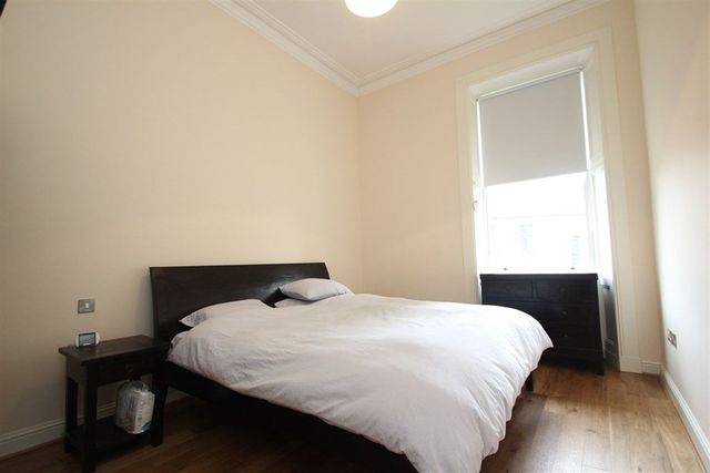  Image of 4 bedroom Flat to rent in Queens Drive Glasgow G42 at Queens Park Glasgow Glasgow, G42 8BW