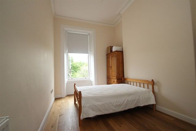  Image of 4 bedroom Flat to rent in Queens Drive Glasgow G42 at Queens Park Glasgow Glasgow, G42 8BW