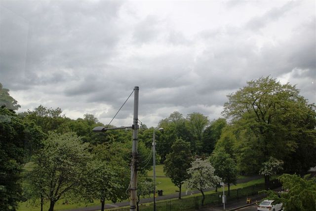  Image of 4 bedroom Flat to rent in Queens Drive Glasgow G42 at Queens Park Glasgow Glasgow, G42 8BW