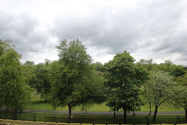  Image of 4 bedroom Flat to rent in Queens Drive Glasgow G42 at Queens Park Glasgow Glasgow, G42 8BW