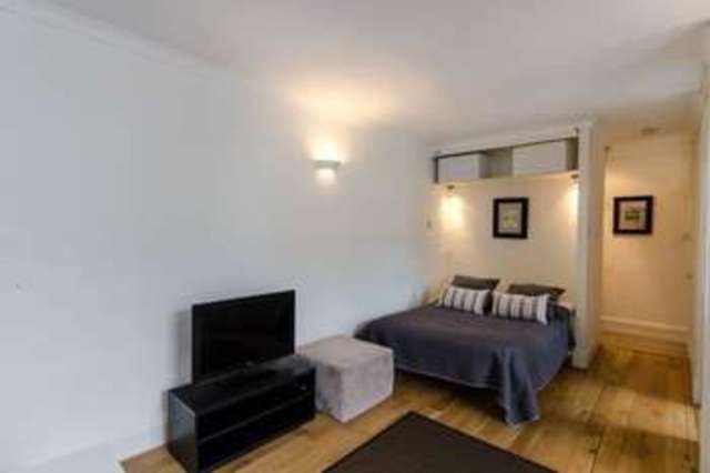  Image of Studio flat to rent in Queen