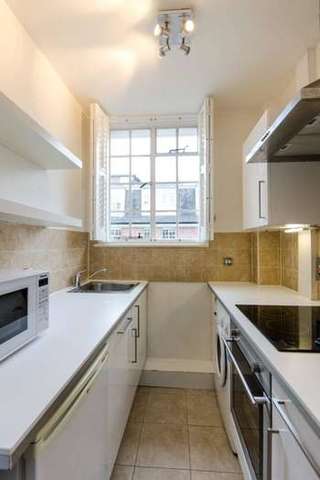  Image of Studio flat to rent in Queen