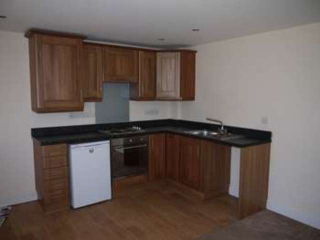  Image of 1 bedroom Flat to rent in Queens Road Street BA16 at Queens Road  Street, BA16 0NQ
