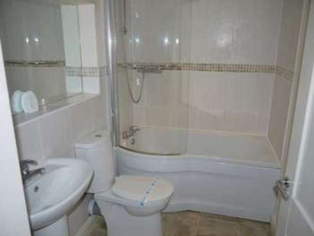  Image of 1 bedroom Flat to rent in Queens Road Street BA16 at Queens Road  Street, BA16 0NQ