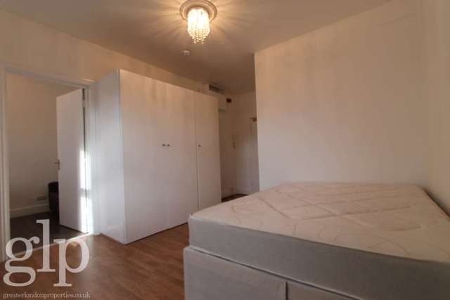  Image of Apartment to rent in Queensborough Terrace London W2 at Queensborough Terrace Bayswater London, W2 3TB