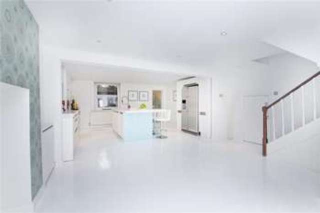  Image of 4 bedroom Detached house for sale in Queensbridge Road London E8 at Hackney London Dalston, E8 3NB