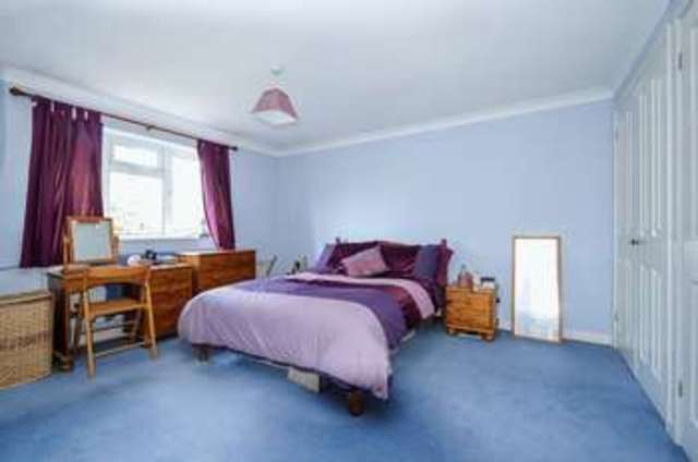  Image of 3 bedroom Semi-Detached house for sale in Queensway Didcot OX11 at Queensway  Didcot, OX11 8LY