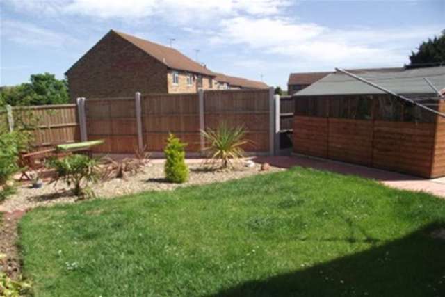 Image of 2 bedroom Detached house to rent in Tendring Avenue Rayleigh SS6 at Rayleigh, SS6 9SB
