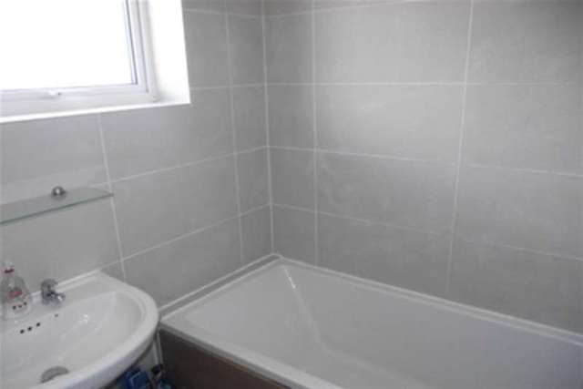  Image of 2 bedroom Detached house to rent in Tendring Avenue Rayleigh SS6 at Rayleigh, SS6 9SB