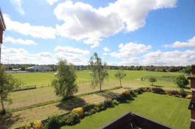  Image of 3 bedroom Flat to rent in Rayleigh Road Westbury-on-Trym Bristol BS9 at Greenacres, Rayleigh Road Stoke Bishop Bristol, BS9 2AX