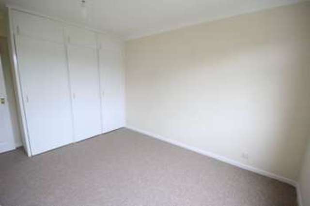  Image of 3 bedroom Flat to rent in Rayleigh Road Westbury-on-Trym Bristol BS9 at Greenacres, Rayleigh Road Stoke Bishop Bristol, BS9 2AX