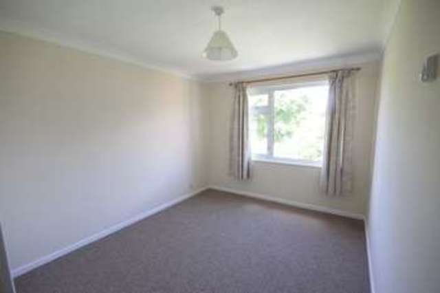  Image of 3 bedroom Flat to rent in Rayleigh Road Westbury-on-Trym Bristol BS9 at Greenacres, Rayleigh Road Stoke Bishop Bristol, BS9 2AX