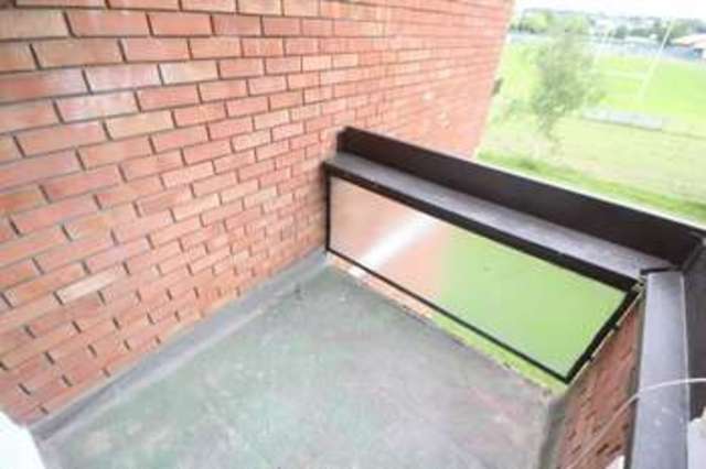  Image of 3 bedroom Flat to rent in Rayleigh Road Westbury-on-Trym Bristol BS9 at Greenacres, Rayleigh Road Stoke Bishop Bristol, BS9 2AX