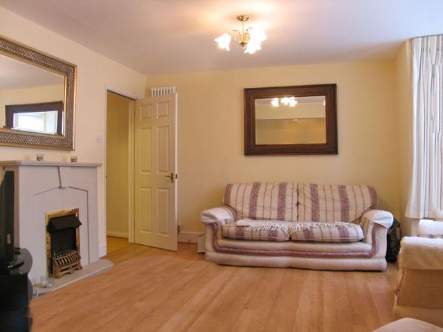  Image of 2 bedroom Flat to rent in Rectory Road Farnborough GU14 at Rectory Road  Farnborough, GU14 8AL