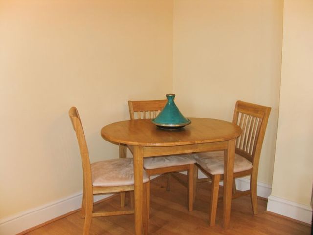  Image of 2 bedroom Flat to rent in Rectory Road Farnborough GU14 at Rectory Road  Farnborough, GU14 8AL