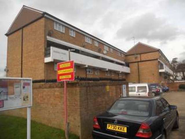  Image of 2 bedroom Flat to rent in Rutland Close Redhill RH1 at Redhill  Redhill, RH1 1EJ