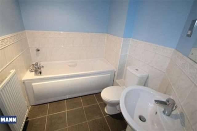  Image of 3 bedroom Terraced house to rent in Reed Court Greenhithe DA9 at Greenhithe, DA9 9FT