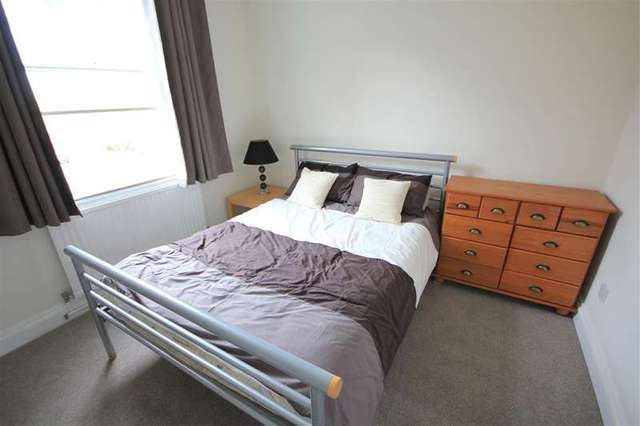  Image of 2 bedroom Apartment to rent in Regent Court Reading RG1 at By Great Knollys Street  Reading, RG1 7HW