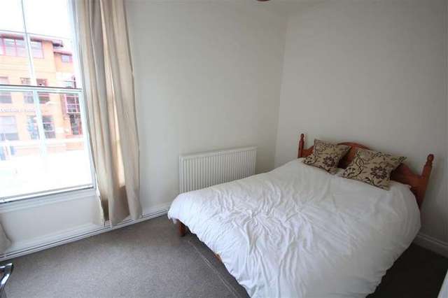  Image of 2 bedroom Apartment to rent in Regent Court Reading RG1 at By Great Knollys Street  Reading, RG1 7HW