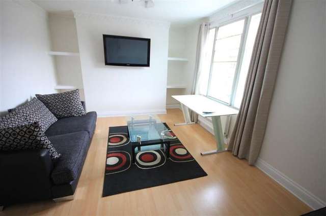  Image of 2 bedroom Apartment to rent in Regent Court Reading RG1 at By Great Knollys Street  Reading, RG1 7HW