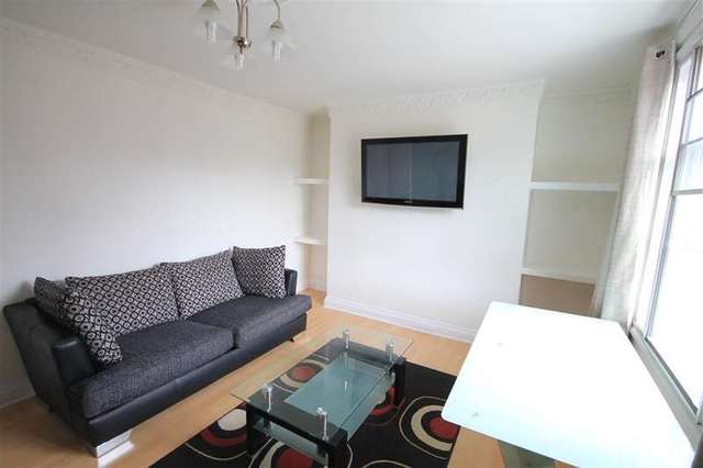  Image of 2 bedroom Apartment to rent in Regent Court Reading RG1 at By Great Knollys Street  Reading, RG1 7HW