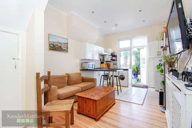  Image of 2 bedroom Flat for sale in Ribblesdale Road London SW16 at Tooting Bec, SW16 6SF