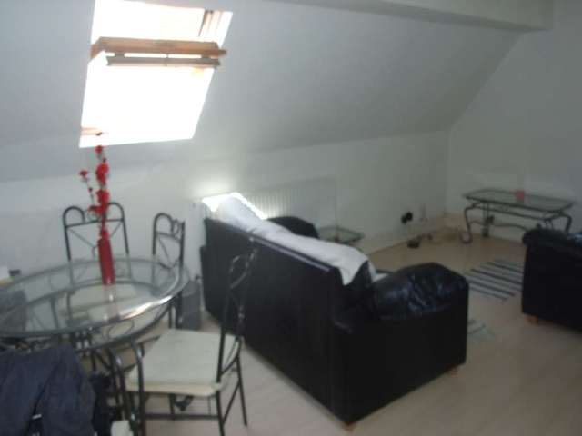  Image of 1 bedroom Flat to rent in Richmond Road Cardiff CF24 at Richmond Road Cathays Cardiff, CF24 3BT