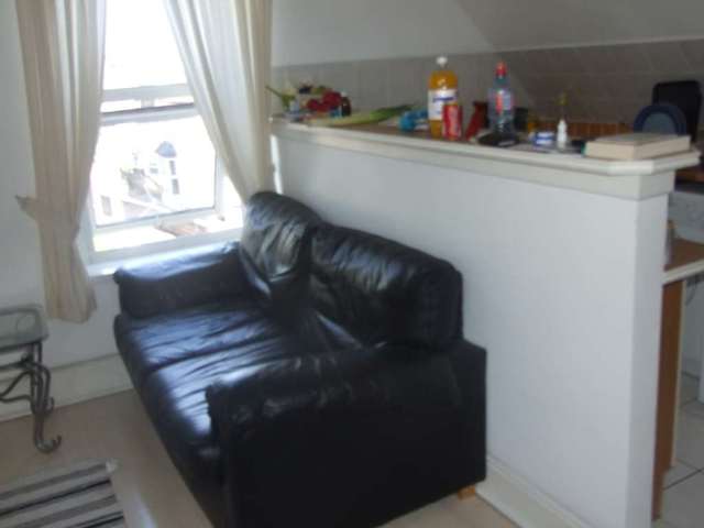  Image of 1 bedroom Flat to rent in Richmond Road Cardiff CF24 at Richmond Road Cathays Cardiff, CF24 3BT