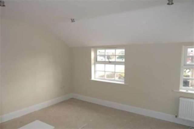  Image of 4 bedroom Property to rent in Ringinglow Close Sheffield S11 at Sheffield, S11 7DA
