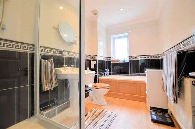  Image of 5 bedroom Detached house for sale in Robin Hood Lane Winnersh Wokingham RG41 at Winnersh  Wokingham, RG41 5ND