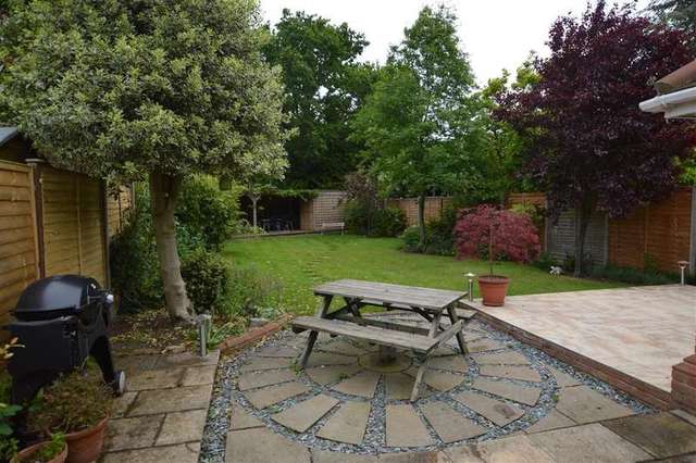  Image of 5 bedroom Detached house for sale in Robin Hood Lane Winnersh Wokingham RG41 at Winnersh  Wokingham, RG41 5ND