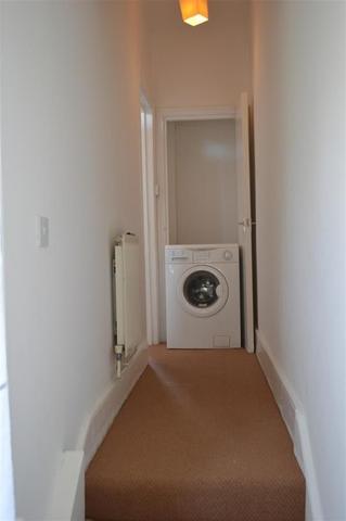  Image of 2 bedroom Flat to rent in Robinson Road Colliers Wood London SW17 at Colliers Wood, SW17 9DW