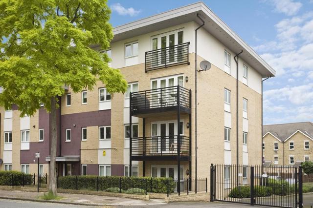 Image of 2 bedroom Flat for sale in Rodenhurst Road London SW4 at Rodenhurst Road  London, SW4 8AR