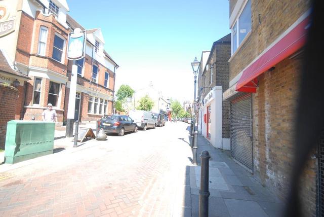  Image of 2 bedroom Flat to rent in Roehampton High Street London SW15 at Wandsworth, SW15 4HJ