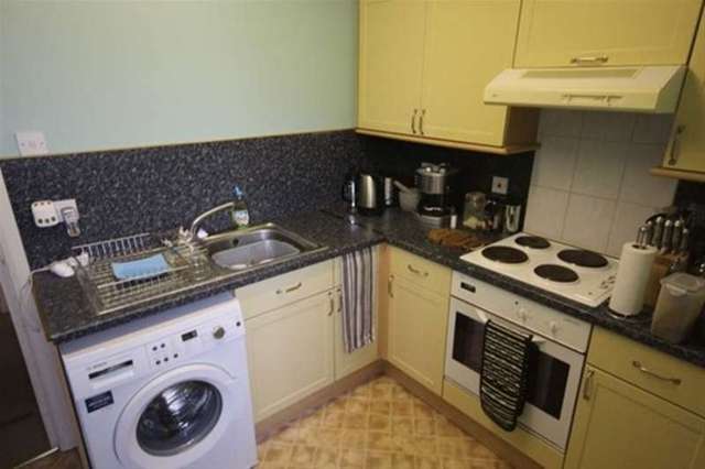  Image of 2 bedroom Flat to rent in Roman Road London E2 at London, E2 0LT