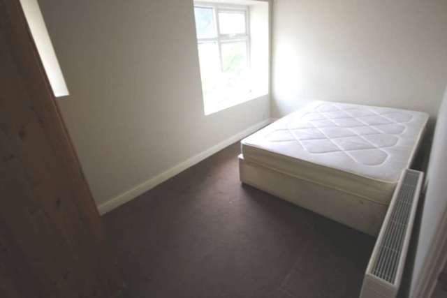  Image of 3 bedroom Semi-Detached house to rent in Stockport Road Romiley Stockport SK6 at Stockport Road Romiley Stockport, SK6 3AN