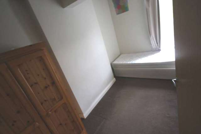 Image of 3 bedroom Semi-Detached house to rent in Stockport Road Romiley Stockport SK6 at Stockport Road Romiley Stockport, SK6 3AN