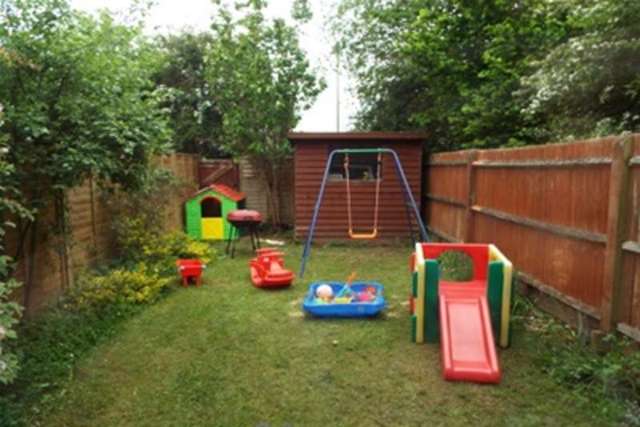 Image of 3 bedroom Terraced house to rent in Neville Drive Romsey SO51 at Romsey, SO51 7RP