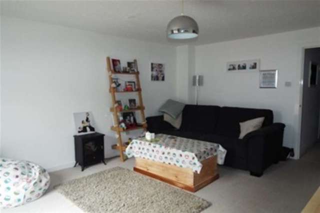  Image of 3 bedroom Terraced house to rent in Neville Drive Romsey SO51 at Romsey, SO51 7RP