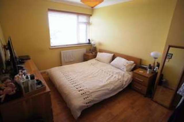  Image of 3 bedroom Terraced house for sale in Rosemead Benfleet SS7 at Rosemead  Benfleet, SS7 4JQ